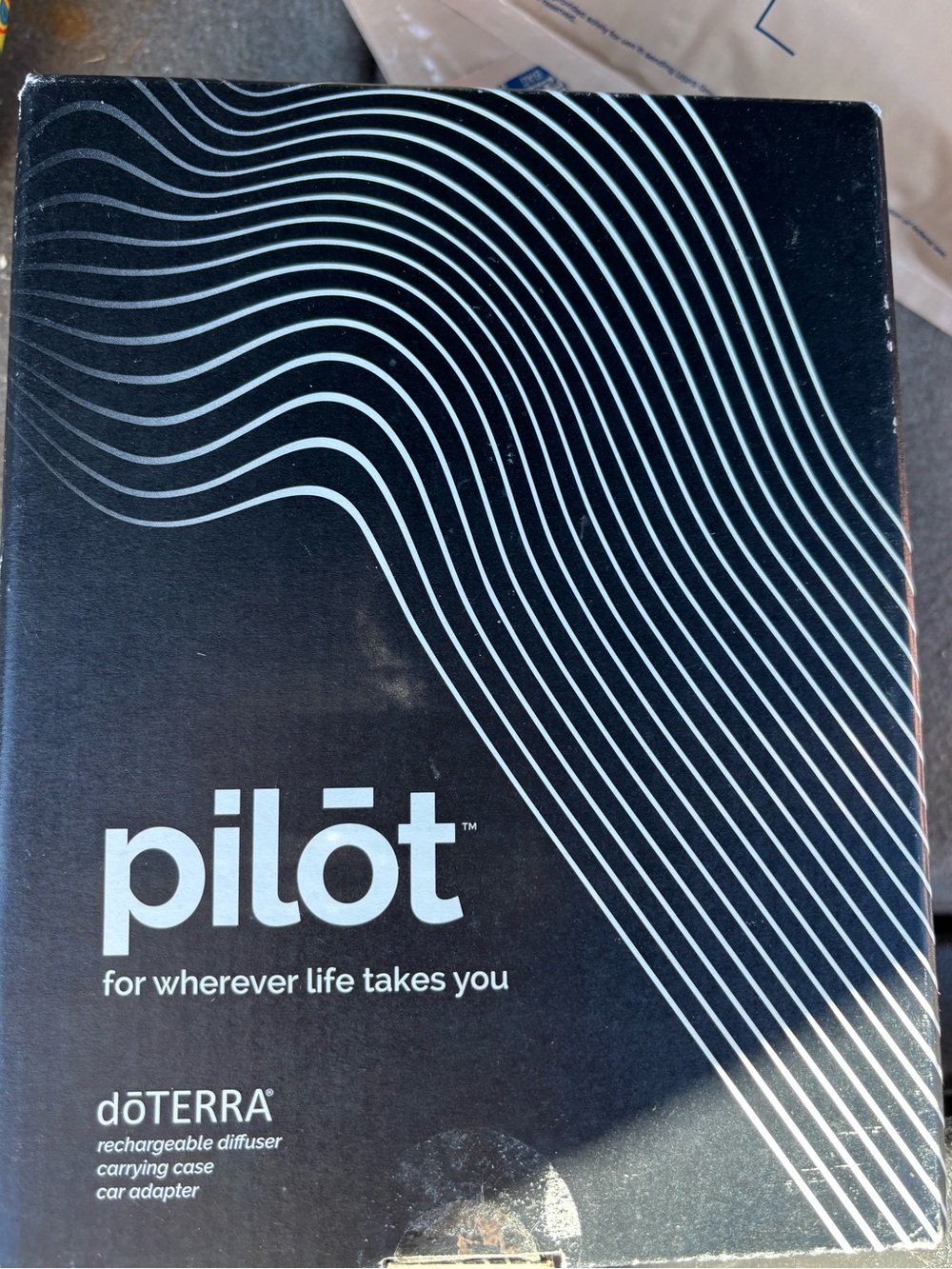 Doterra Pilot Rechargeable Car Diffuser - Black and White